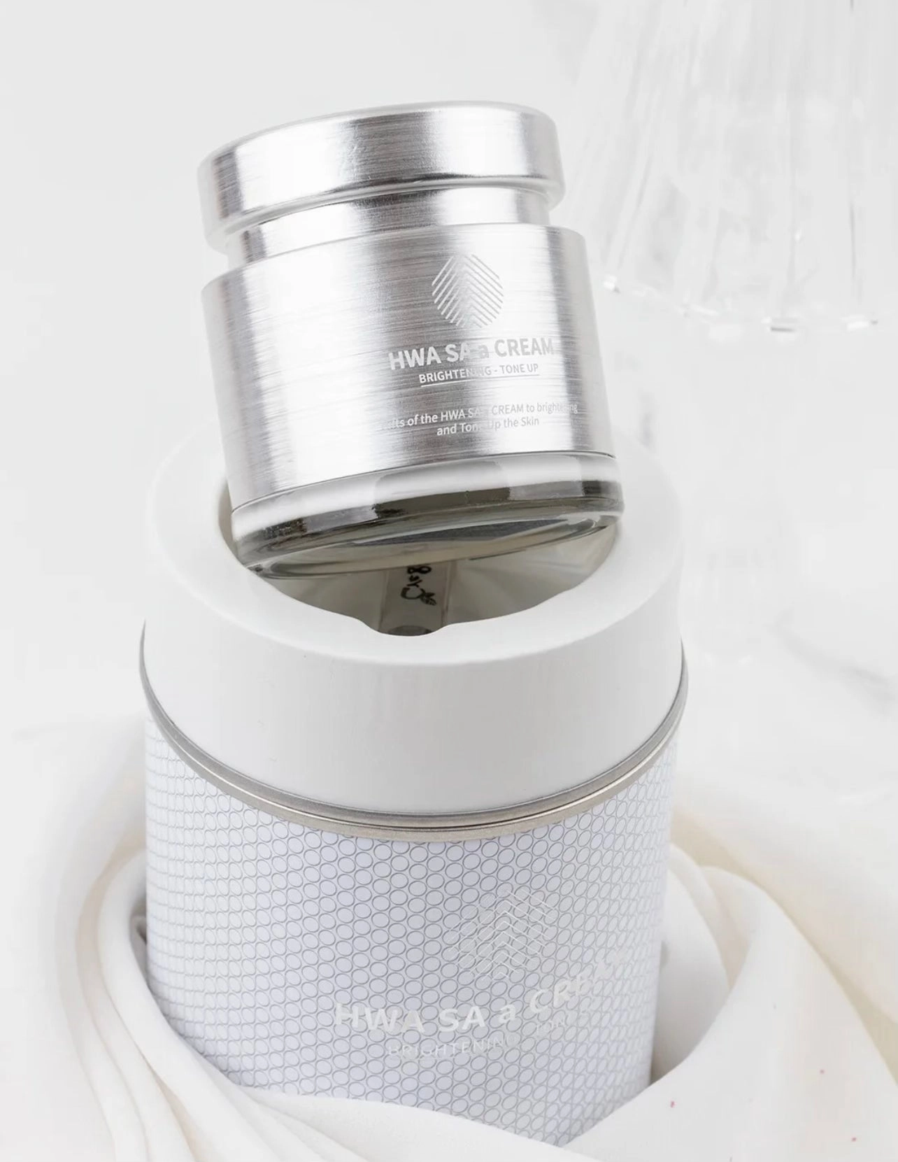 Cre8skin Brightening Hwasa Moisturizer