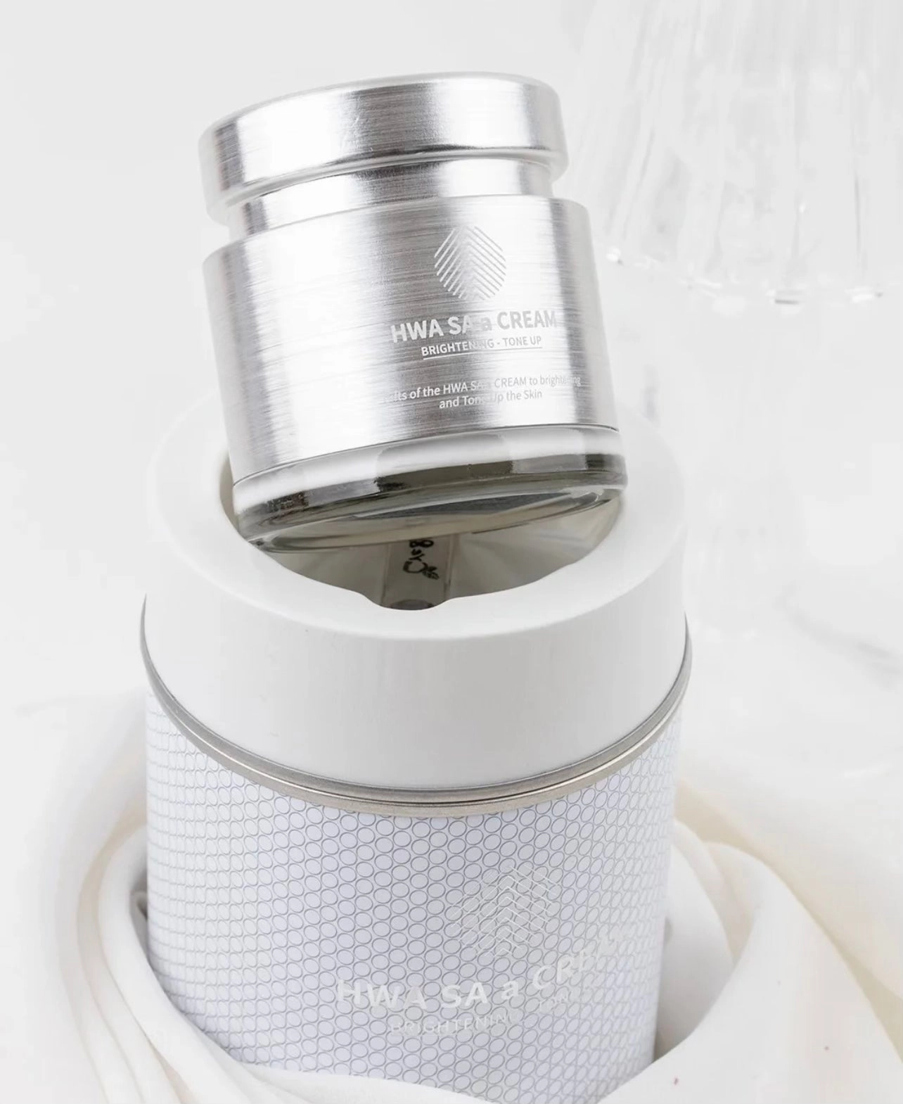 Cre8skin Brightening Hwasa Moisturizer