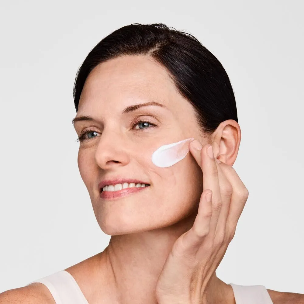 Estée Lauder DayWear Multi-Protection Anti-Oxidant 24H-Moisture Cream SPF 15 Anti-Aging Moisturizer