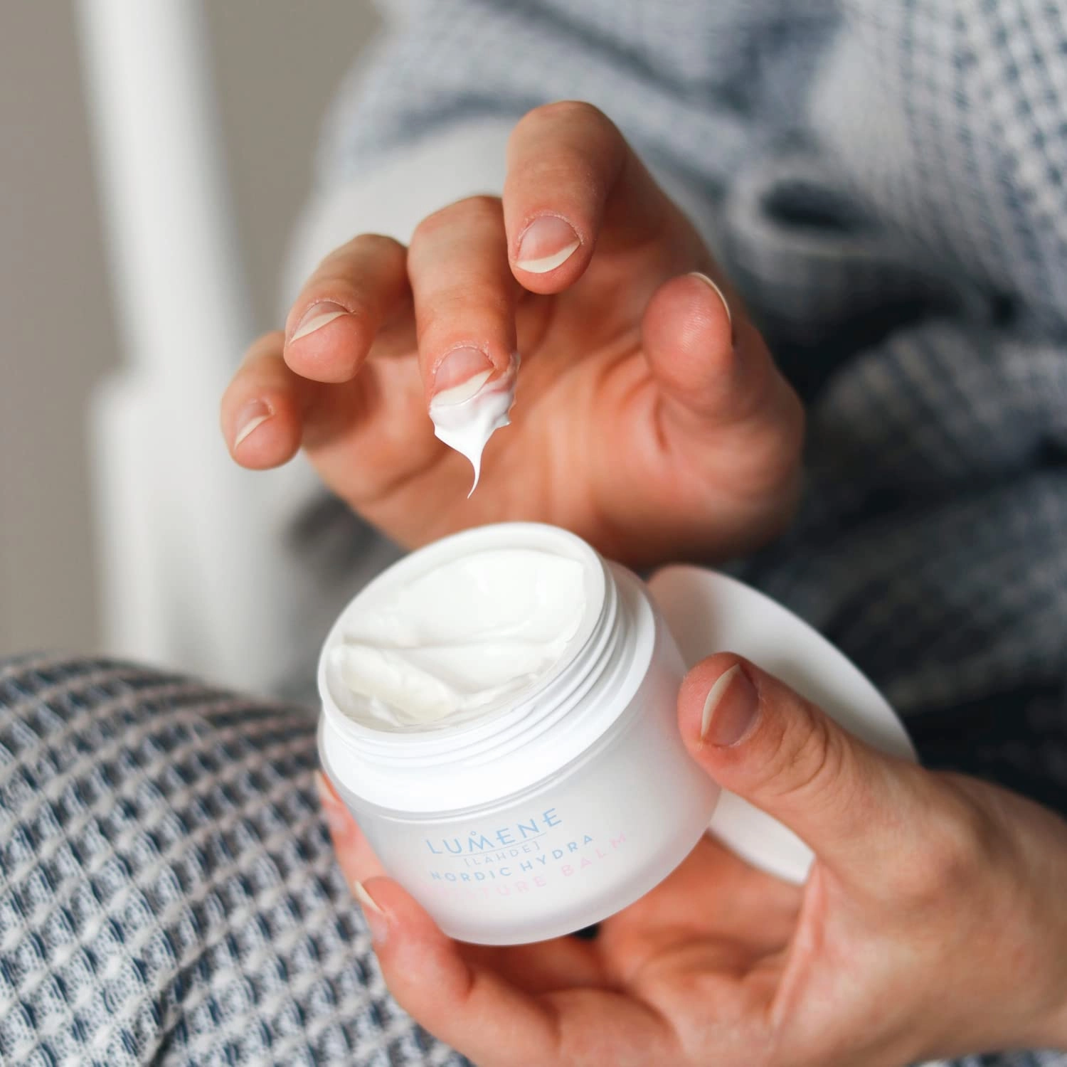 Lumene Nordic Hydra Hydration Rescue 24H Replenishing Balm - Lightweight Face Cream   Dry Skin Hydrating Moisturizer - Organic Nordic Birch Sap, Arctic Spring Water & Plumping Hyaluronic Acid (1.7oz)