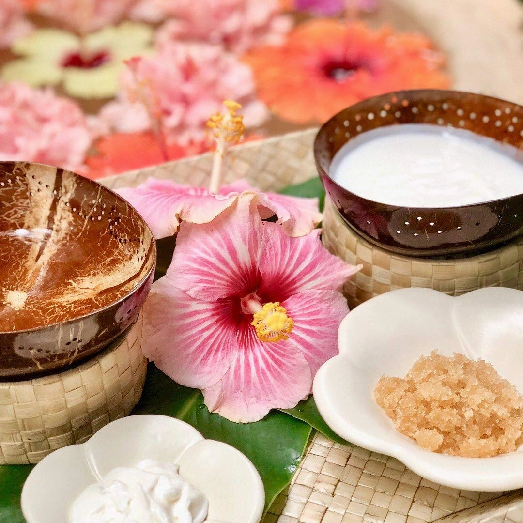 Pure Fiji Spa Box - Sugar Glow, Pineapple - 2 Oz. Exfoliating Scrub, 1 oz. Exotic Bath and Body Oil, 0,5 Oz. Body Butter and 1 Oz. Body Lotion