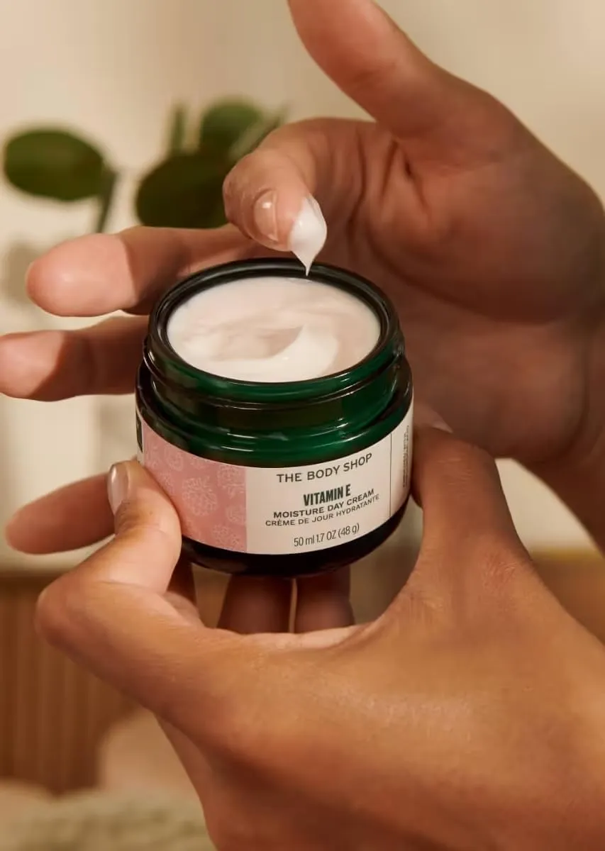 The Body Shop Vitamin E Moisture Cream – Fast Absorbing – Hydrates, Moisturizes and Protects – For Dehydrated Skin – 1.7 oz